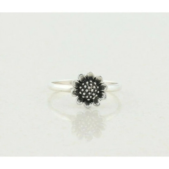 Unbranded Jewelry - Sterling Silver Daisy Flower Ring size 7 1/4